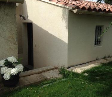 Eyragues Apartamento | studio avec exterieur