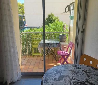 Balaruc-les-Bains Apartamento | Studio avec jardinet et balcon idéalement situé
