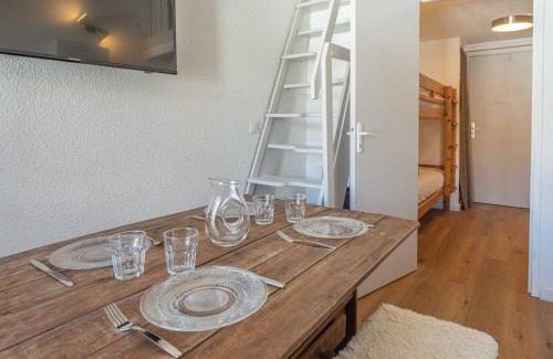 Eclose-Ouest Apartamento | Studio avec mezzanine, retour skis aux pieds, proche remontée mécanique - FR-1-645-28