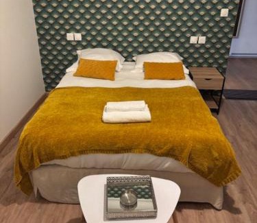 Enghien-les-Bains Apartamento | studio avec terrasse en face la gare d’Enghien a 15 minute de paris gare du nord et a 10 mn de stade de France