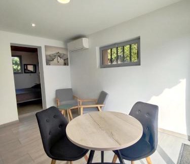 Courthezon Apartamento | studio avec terrasse et parking privatif