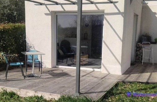 Fontienne Apartamento | Studio Avec Terrasse Très Lumineux