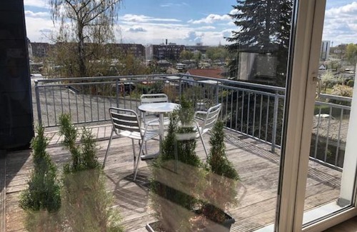 Moersenbroich Apartamento | studio b - Sunny City Business Apartment with roof-top terrace for 2-4 guests