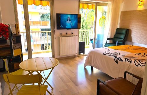 Fabron Apartamento | STUDIO BALCON CALME AVEC PARKING 5mn de la MER