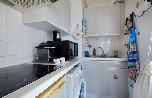 Riou - Petit Juas - Av de Grasse Apartamento | Estudio 'Bellevue Cannes' con vistas a la montaña, piscina compartida y aire acondicionado