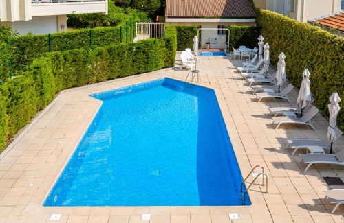 Riou - Petit Juas - Av de Grasse Apartamento | Estudio 'Bellevue Cannes' con vistas a la montaña, piscina compartida y aire acondicionado