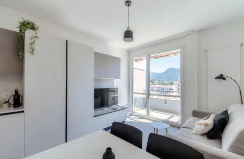 Lugano Apartamento | Studio Besso 31 by Quokka 360 - flat 10 minutes from the railway station