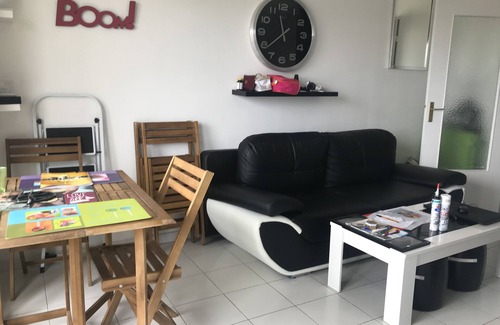 Saint-Laurent-du-Var Apartamento | Studio Bien Placé et Dans un Quartier Calme
