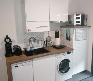 Serignan Apartamento | Studio BLEU, Neuf, classé 3 étoiles, Clim, Wifi, Lave-linge, Lit King Size, au calme et à 800m des plages de Valras Plage