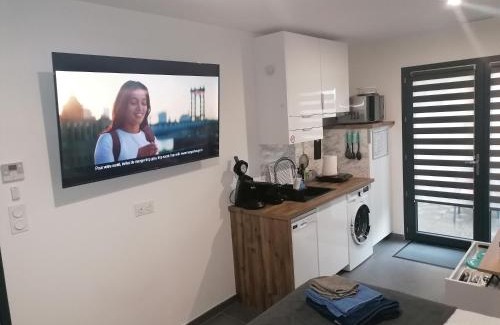 Serignan Apartamento | Studio BLEU, Neuf, classé 3 étoiles, Clim, Wifi, Lave-linge, Lit King Size, au calme et à 800m des plages de Valras Plage