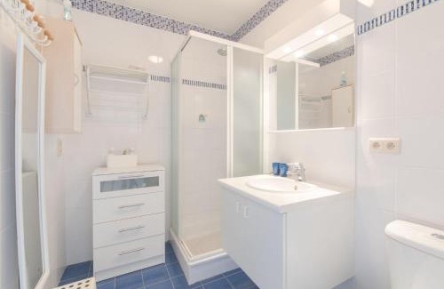 De Haan Apartamento | Studio Bowie with shared pool by Interhome