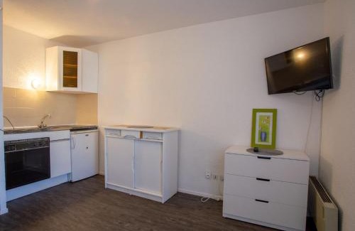 La Faviere Apartamento | Studio Côte d'Azur-10 by Interhome