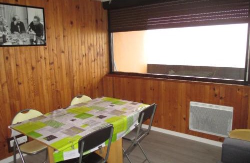 Besse-et-Saint-Anastaise Apartamento | Studio cosy au cœur de Super Besse, proche des pistes - FR-1-814-9