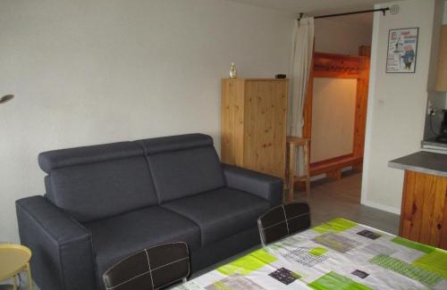 Besse-et-Saint-Anastaise Apartamento | Studio cosy au cœur de Super Besse, proche des pistes - FR-1-814-9