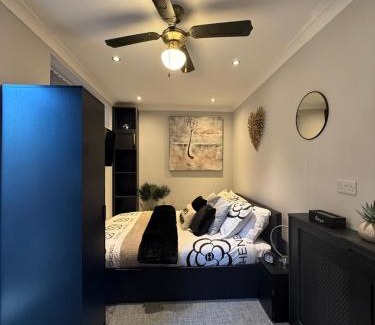 West Bridgford Casa | Studio C - Newly renovated private 1 bed studio near Trent Bridge Cricket Ground and National Water Sports Centre