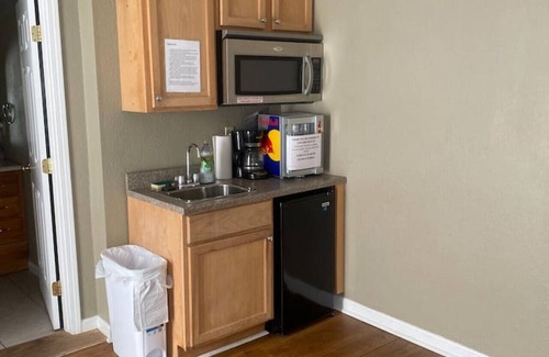 Lake of the Ozarks Apartamento | Studio C Sleep 6- Bachelor/Bachelorette Parties!