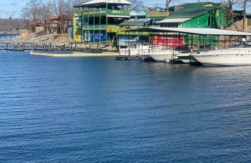 Lake of the Ozarks Apartamento | Studio C Sleep 6- Bachelor/Bachelorette Parties!