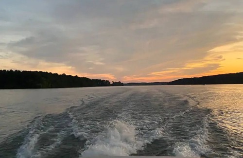 Kirby Cabina | Studio Cabin – Pet-Friendly Retreat Near Lake Greeson & Kirby Landing Marina