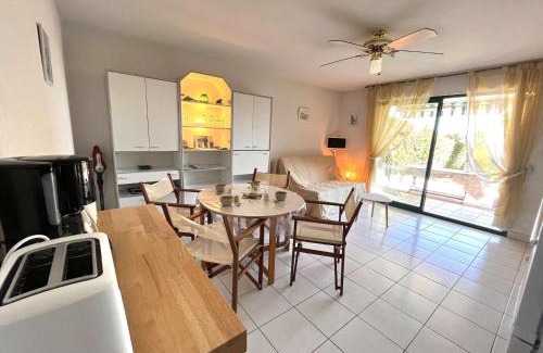 Cavaliere Apartamento | Studio/Cabine à 80m de la plage avec Terrasse, Jardinet et Garage - Cavalaire - FR-1-226B-140