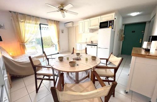 Cavaliere Apartamento | Studio/Cabine à 80m de la plage avec Terrasse, Jardinet et Garage - Cavalaire - FR-1-226B-140