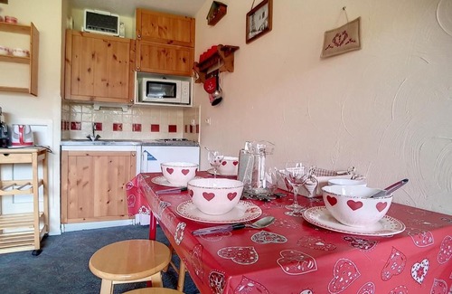Les Menuires Apartamento | Studio cabine à Les Belleville, proche des pistes, balcon, parking, idéal pour 4 personnes - FR-1-344-863