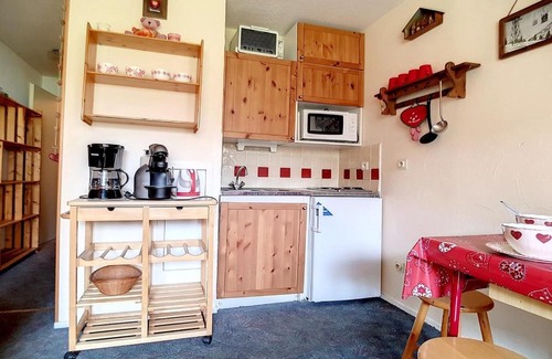 Les Menuires Apartamento | Studio cabine à Les Belleville, proche des pistes, balcon, parking, idéal pour 4 personnes - FR-1-344-863