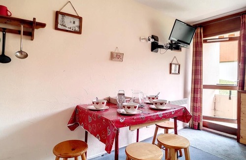 Les Menuires Apartamento | Studio cabine à Les Belleville, proche des pistes, balcon, parking, idéal pour 4 personnes - FR-1-344-863