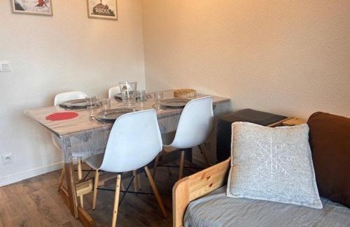 Risoul Apartamento | Studio cabine 5 pers à Risoul, pied des pistes et proche navette - FR-1-330-582