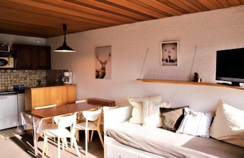 Auris Apartamento | Studio cabine au pied des pistes avec balcon et ascenseur à Auris en Oisans - FR-1-297-154