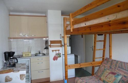 Prapoutel Apartamento | Studio Cabine au Pied des Pistes avec Balcon Est - 4 Couchages, TV, Cuisine équipée, Casier à Ski - FR-1-771-69