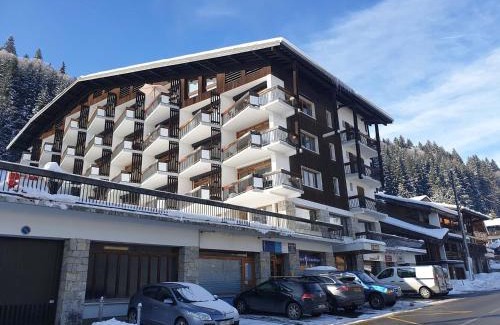 Morzine Apartamento | Studio cabine lumineux 2* à Morzine, proche pistes, balcon Sud-Est, parking privé, 2-4 pers. - FR-1-754-57