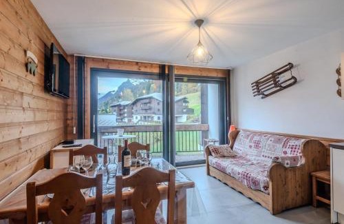 Morzine Apartamento | Studio cabine lumineux 2* à Morzine, proche pistes, balcon Sud-Est, parking privé, 2-4 pers. - FR-1-754-57