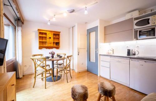 Saint-Lary-Soulan Apartamento | Studio Cabine pour 4 à Saint-Lary-Soulan avec Balcon, Parking et Proche Téléphérique - FR-1-296-431
