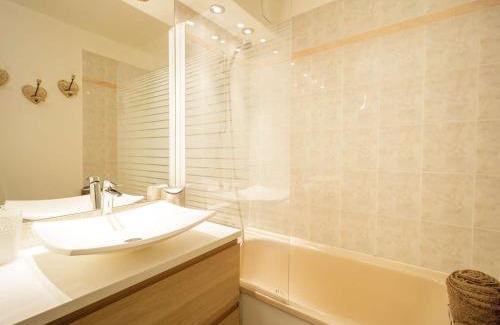 Saint-Lary-Soulan Apartamento | Studio Cabine pour 4 à Saint-Lary-Soulan avec Balcon, Parking et Proche Téléphérique - FR-1-296-431