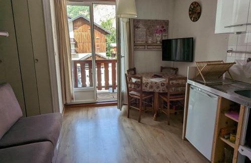 Valloire Apartamento | Studio cabine pour 3 personnes avec balcon Ouest, au centre de Valloire, proche commerces et ski - FR-1-263-461