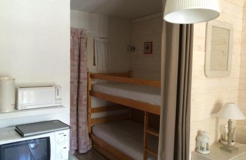 Valloire Apartamento | Studio cabine pour 3 personnes avec balcon Ouest, au centre de Valloire, proche commerces et ski - FR-1-263-461