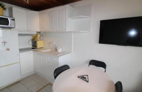 Auris Apartamento | Studio Cabine Rénové au Pied des Pistes avec Balcon - Auris en Oisans - FR-1-297-157