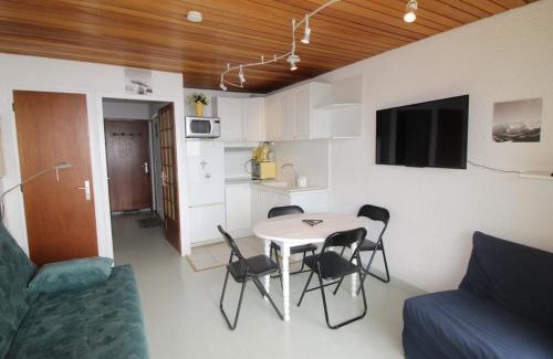 Auris Apartamento | Studio Cabine Rénové au Pied des Pistes avec Balcon - Auris en Oisans - FR-1-297-157