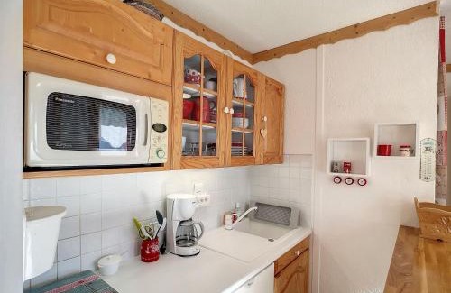 Reberty Apartamento | Studio Cabine Rénové, 4 Pers, Balcon Sud-Ouest, Proche Pistes et Commerces - Les Menuires - FR-1-178-378