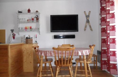 Barcelonnette Apartamento | Studio Cabine Sud-Ouest avec Balcon et Parking à Barcelonnette - FR-1-804-9
