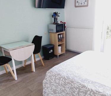 Balaruc-les-Bains Apartamento | studio calme et paisible avec piscine et parking privé