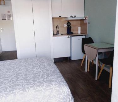 Balaruc-les-Bains Apartamento | studio calme et paisible avec piscine et parking privé