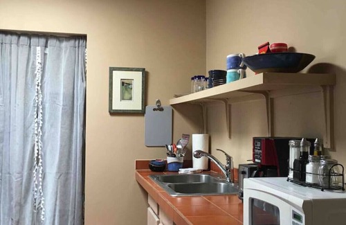 Las Cruces Casa | Studio Casita 5 mins to Farmer's mkt/dogs welcome!