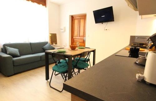 Bagneres-de-Luchon Apartamento | Studio central cosy pour 2 pers, proche télécabine et thermes, équipé WiFi - FR-1-313-191
