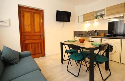 Bagneres-de-Luchon Apartamento | Studio central cosy pour 2 pers, proche télécabine et thermes, équipé WiFi - FR-1-313-191