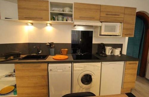 Bagneres-de-Luchon Apartamento | Studio central cosy pour 2 pers, proche télécabine et thermes, équipé WiFi - FR-1-313-191
