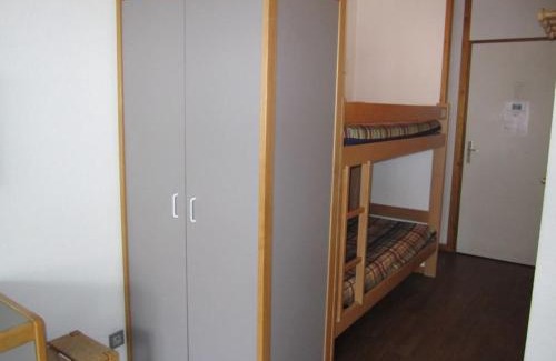 Brides-les-Bains Apartamento | Studio Centre Brides-les-Bains : Balcon, Wi-Fi, Parking, Proche Télécabine & Thermes - FR-1-512-132