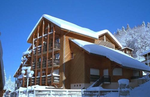 Les Carroz-d'Araches Apartamento | Studio chaleureux 4 pers, centre village, proche pistes et commerces, balcon sud-ouest - FR-1-572-105