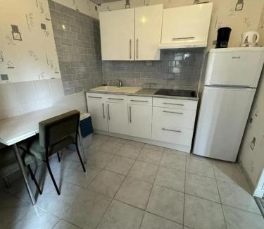 Neris-les-Bains Apartamento | Studio charmant à Néris-les-Bains, 20 m², avec terrasse C