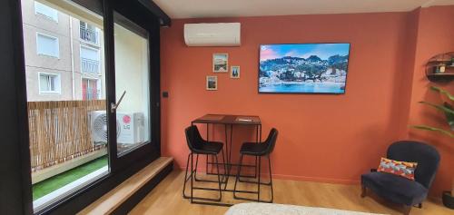 Clermont Ferrand City Centre Apartamento | Studio climatisé Place de Jaude Garage balcon tv wifi